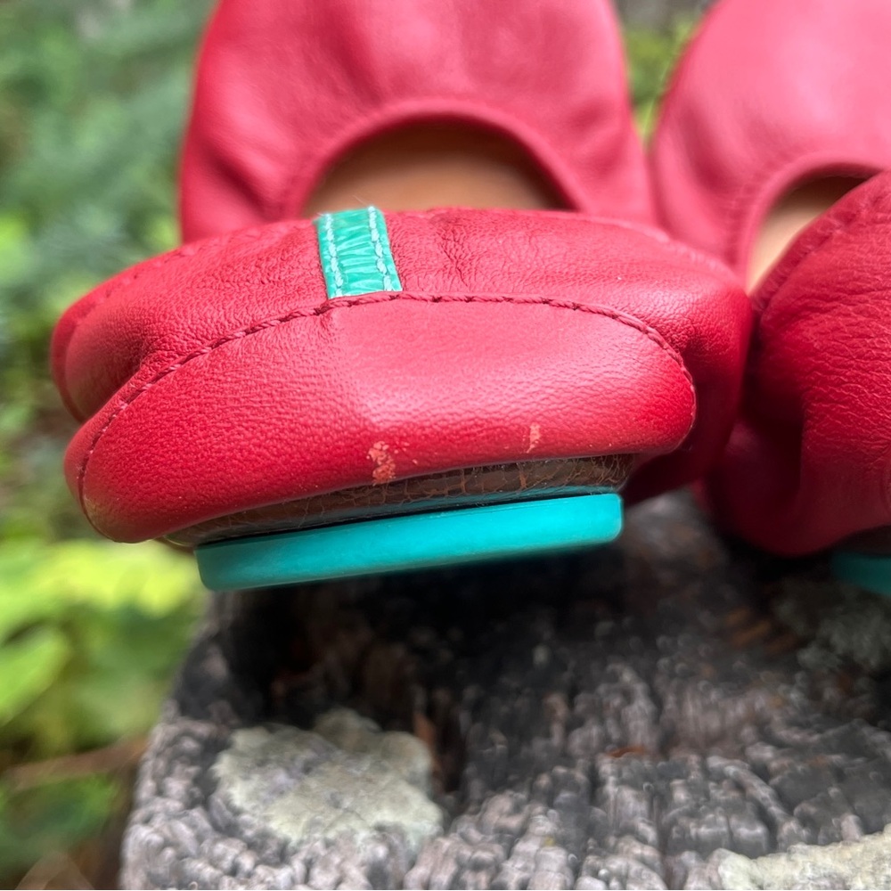 LIKE NEW! Tieks Ballet Flats in Color Cardinal Red Leather - Size Women’s 6 - Picture 6 of 9